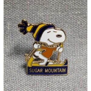 VTG Snoopy Sugar Mountain Skiing‎ Lapel Pin North Carolina Aviva United Features